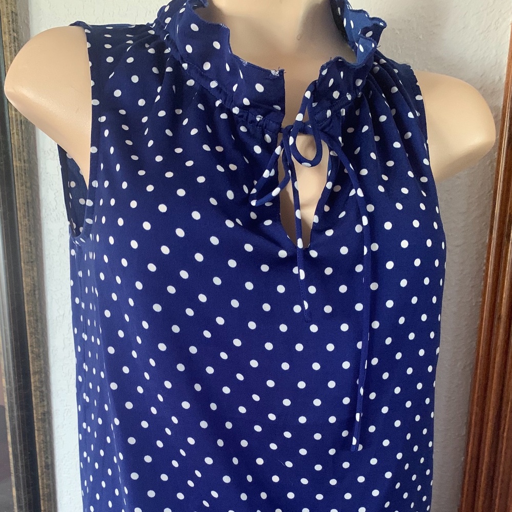 ⚪️J.Crew women’s cute poka dot ruffle collar blouse